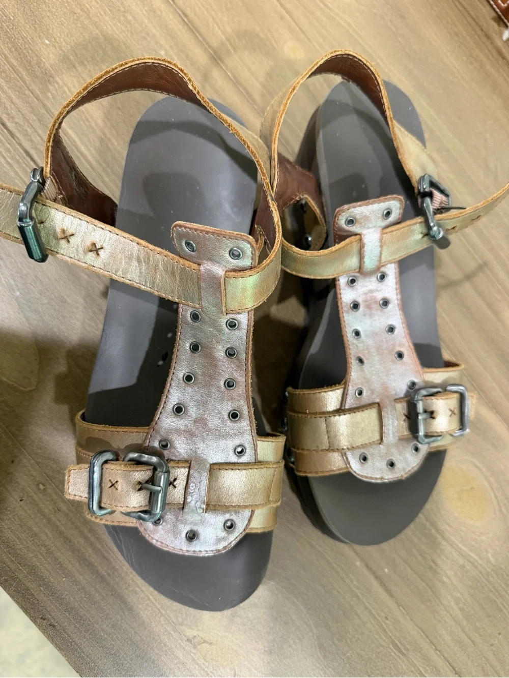 OTBT Women's Metallic Gold T-Strap Platform Sandals